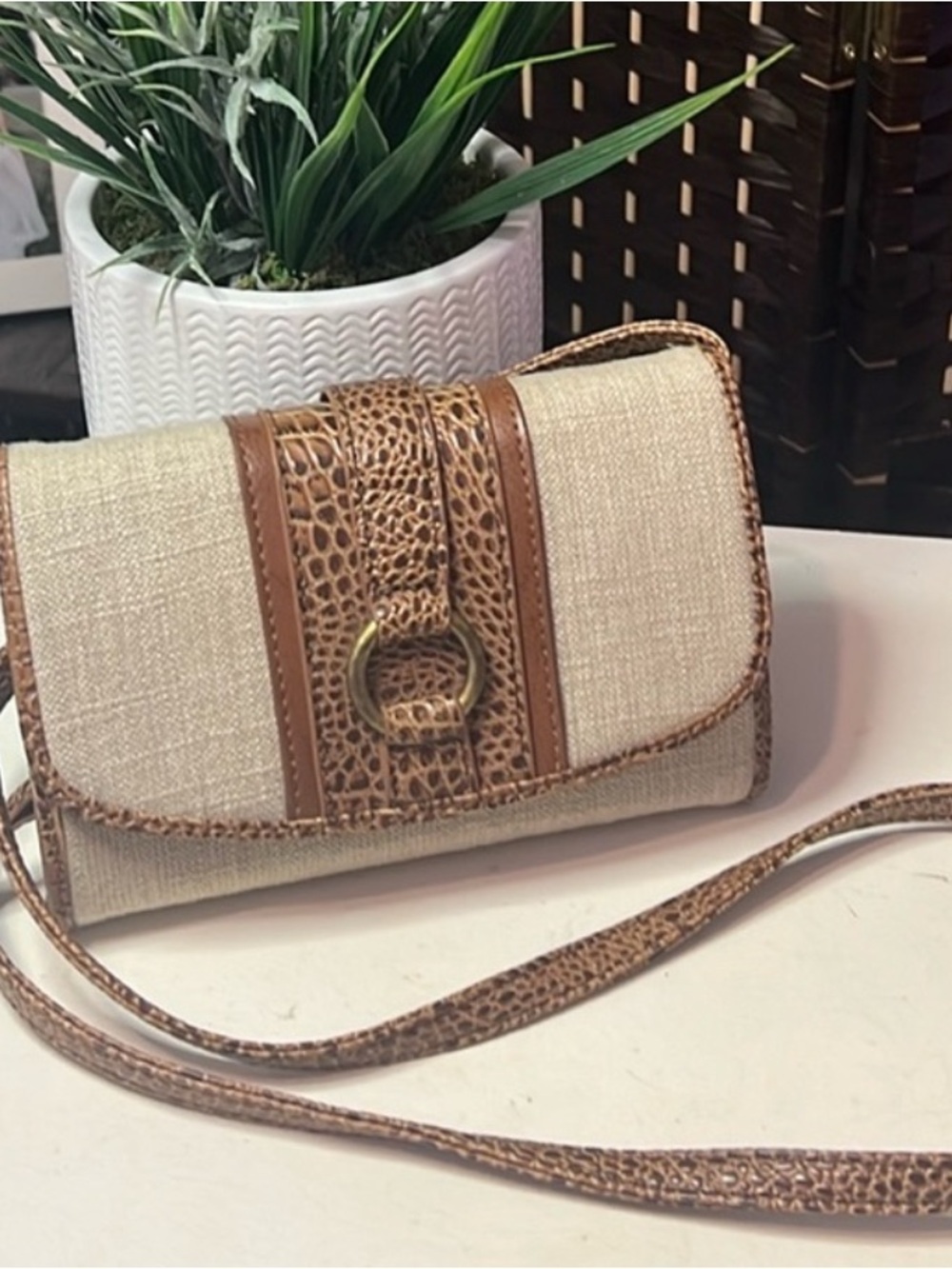 Coldwater Creek Purse Wallet Cross
Body Bag Card Organizer Tan
Brown